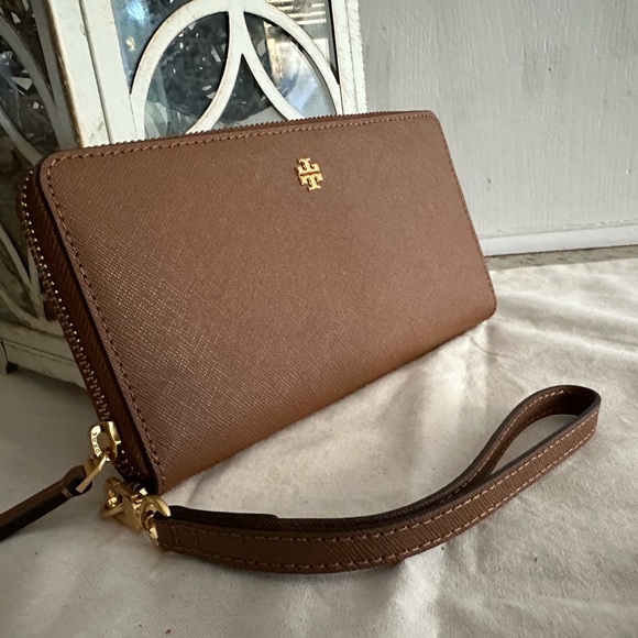 New ❤️ Tory Burch Women's Emerson Wristlet Zip Continental Wallet - Picture 1 of 6